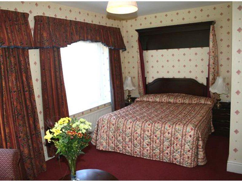 The Glendalough Hotel Лараг Екстериор снимка